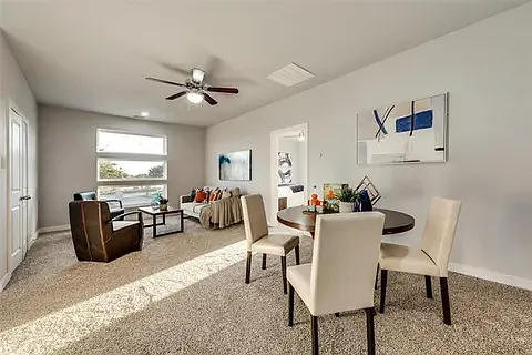 4 bed, 2242 sqft, $2,975 — Photo 4