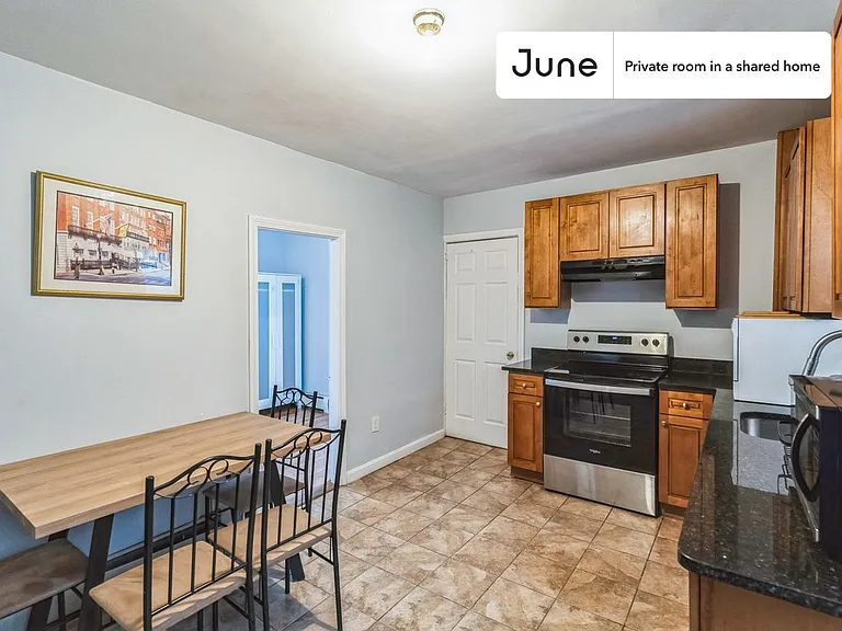 39 Adrian St #E — Photo 5