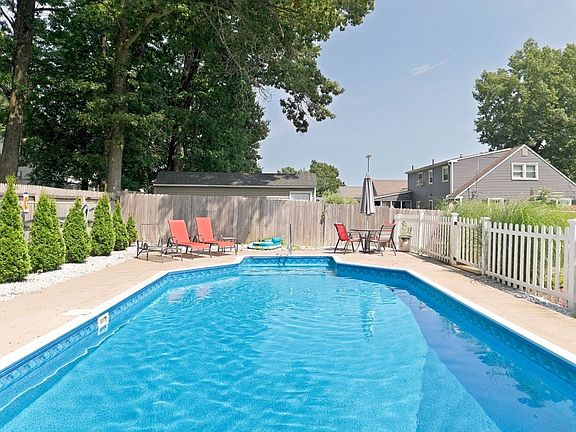 5th image of 138 Endicott St