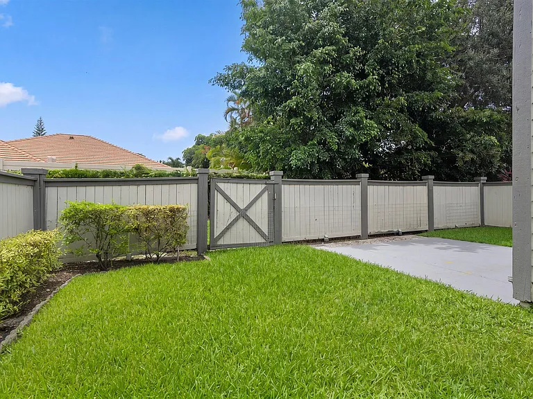 2482 Bedford Mews Dr — Photo 29