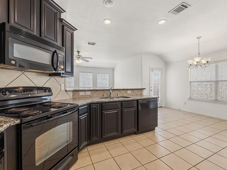 1011 Meadow Green Ct — Photo 19