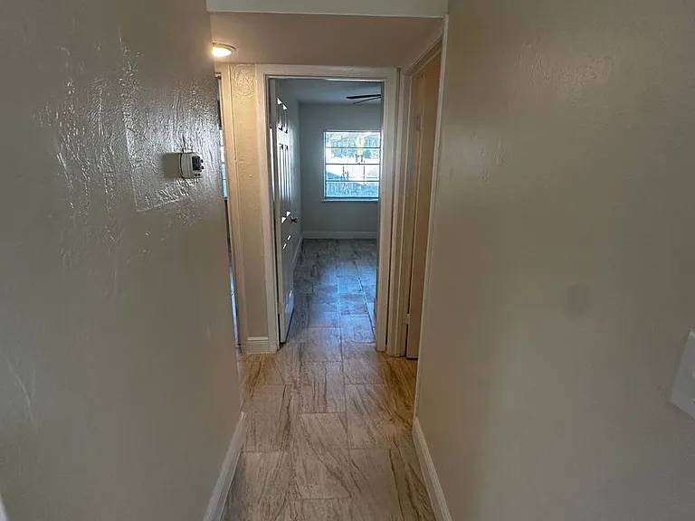 901 SW 62nd Ter — Photo 8