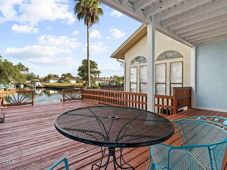 1335 Capri Dr — Photo 26