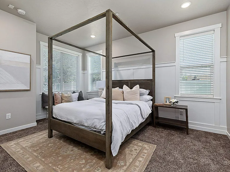 Latitude 40 Two Bedroom With Garage