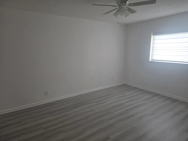 959 SE 2nd Ave #204 — Photo 21