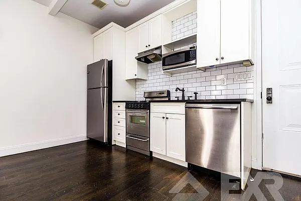 Rented by EXR | media 4