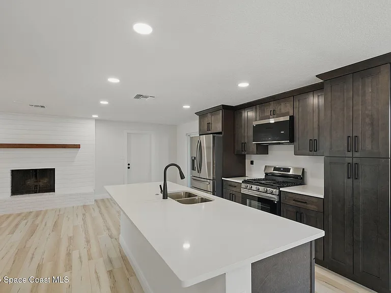 280 Antigua Dr — Photo 2
