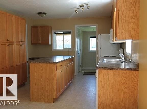 3rd image of 4909 51st St
