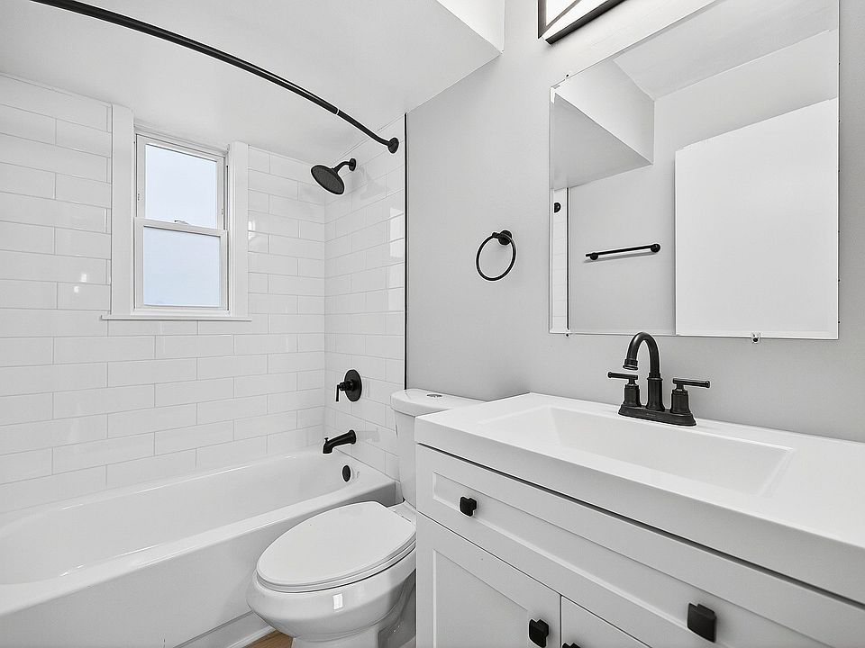 Oakley Square Bathroom