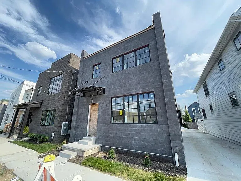 287 East Greenwood Avenue — Photo 1