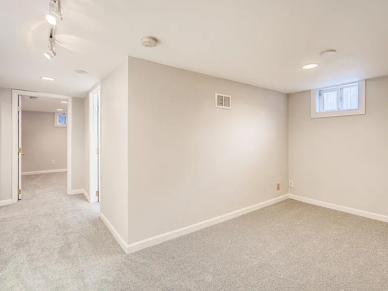 1246 Jackson St — Photo 29