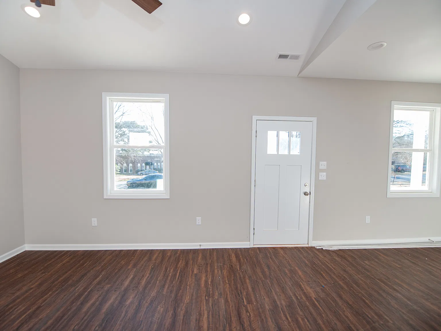 3 bed, 1100 sqft, $1,600 — Photo 3