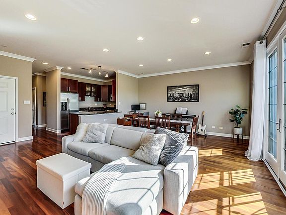 3rd image of 1838 W Belmont Ave APT 3