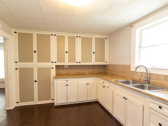 3rd image of 308 W Sidnor St