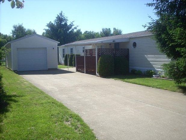 1st image of 2660 Stoneyridge Dr