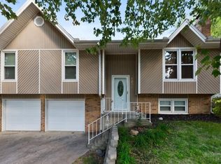 1201 Amesbury Ave, Liberty, MO 64068