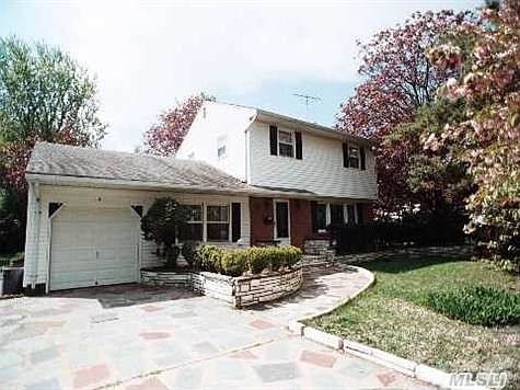 2nd image of 4 Amalia Ln