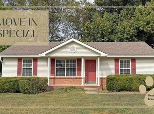 581 Oakmont Dr, Clarksville, TN 37042