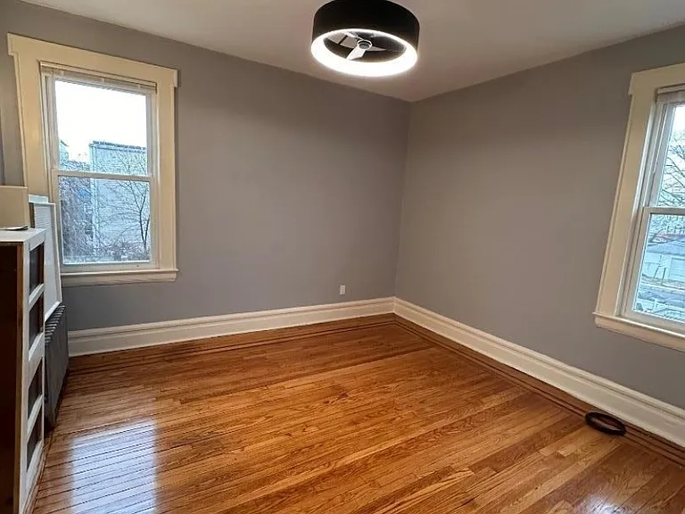 83 Aldine St #2R — Photo 10