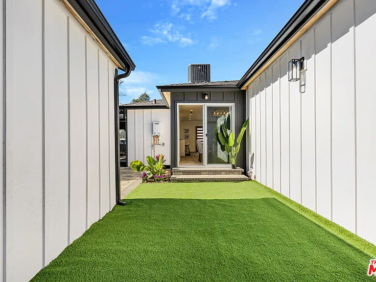 5928 Tobias Ave — Photo 18