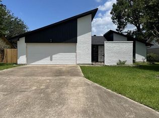 3825 Shadow Bend Ln, Port Arthur, TX 77642