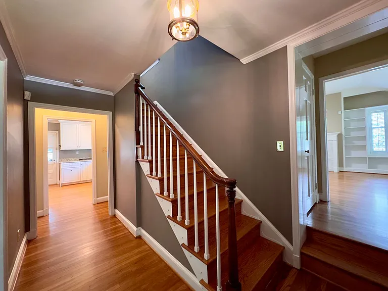 115 E Northern Pkwy — Photo 24