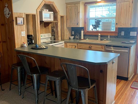 5th image of 1800 Country Club Dr Unit 220