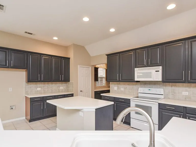 2471 Loch Haven Ct — Photo 5