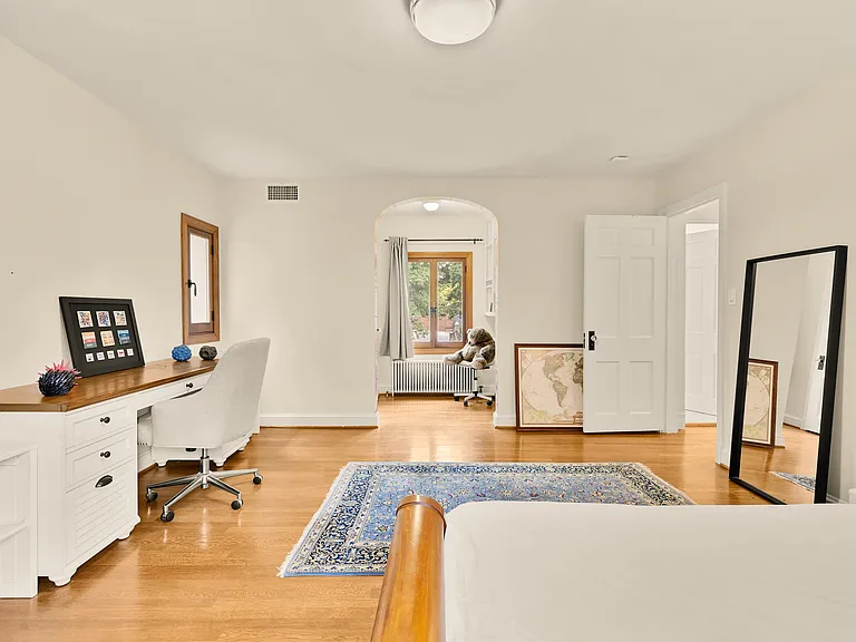 3111 Chain Bridge Rd NW — Photo 41
