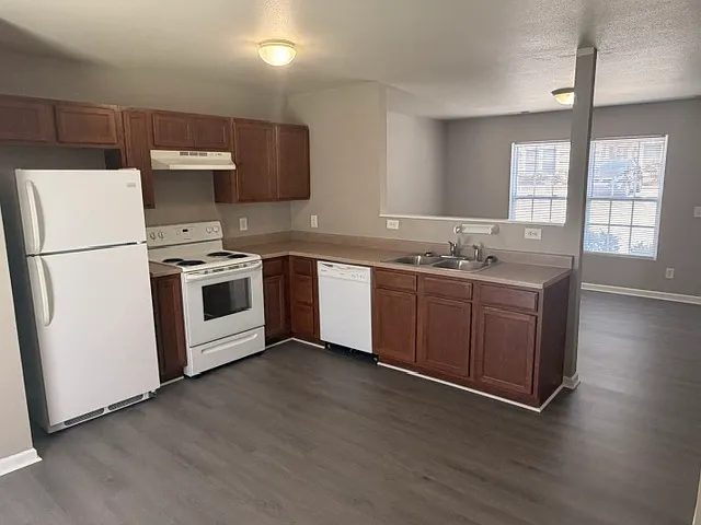 Windsor Hills Condominiums — Photo 3