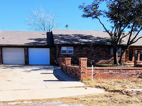 1003 School Ave, Sundown, TX 79372