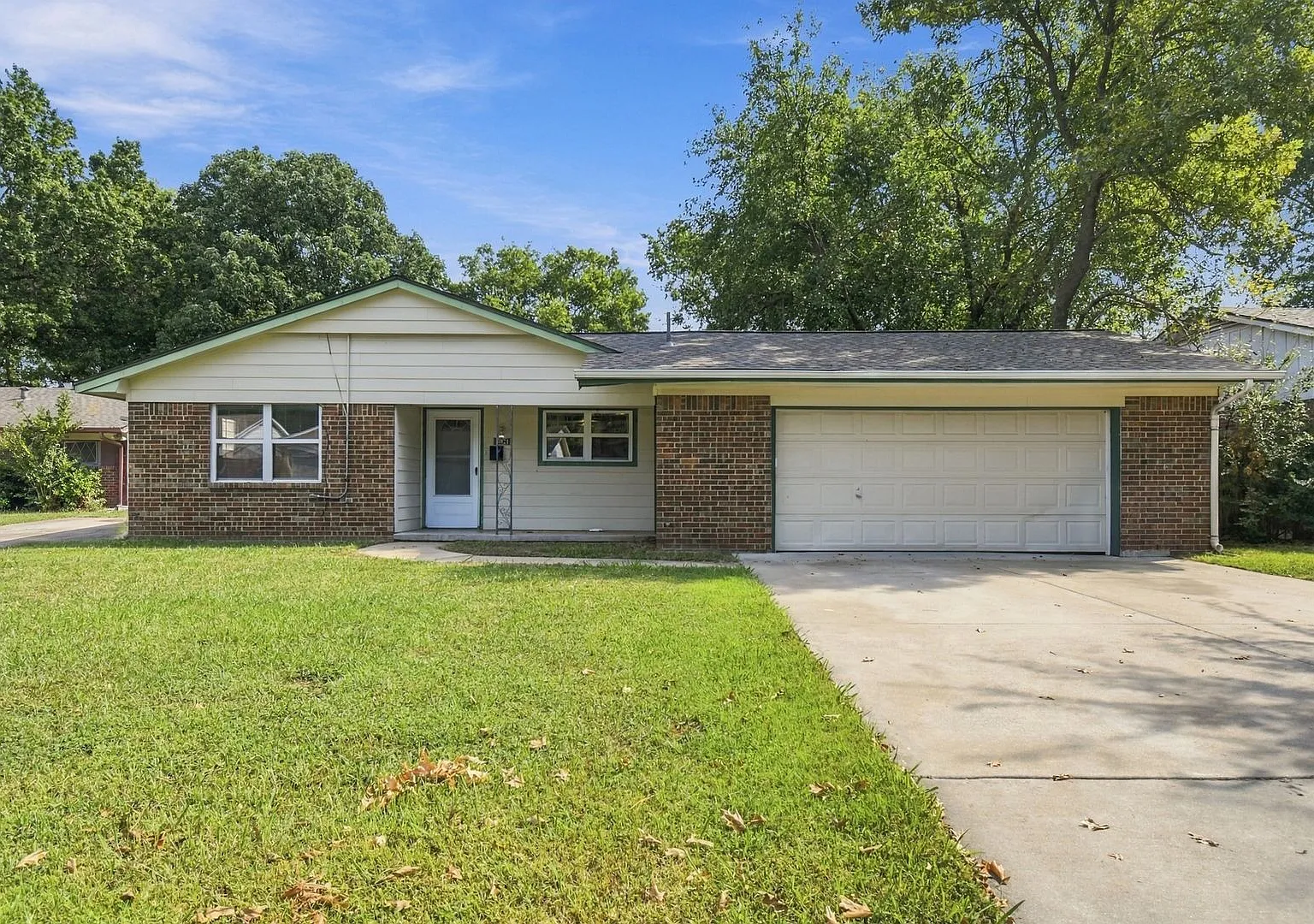 3 Bed | 2 Bath in Central Tulsa! — Photo 1
