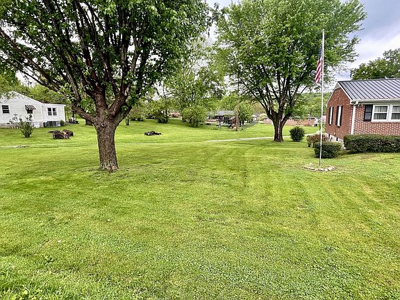 4th image of 305 W Terrace Ln
