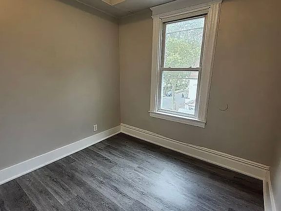 5th image of 138 Shepard Ave #5A