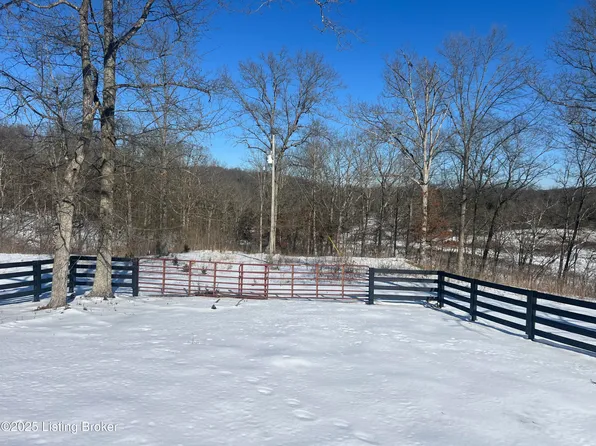 7 Castle Hwy, Pleasureville, KY 40057