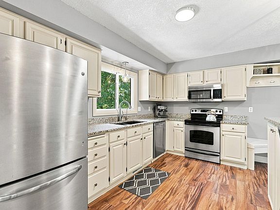 4th image of 445 Gramsie Rd