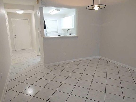 2nd image of 4111 Stirling Rd APT 406