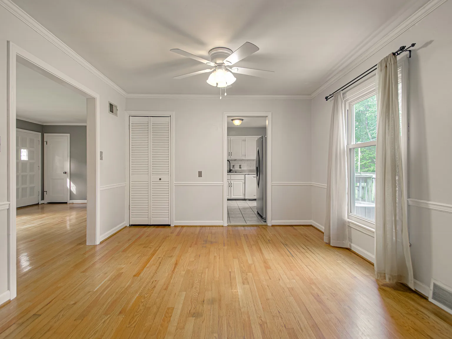 2 bed, 1225 sqft, $2,299 — Photo 4