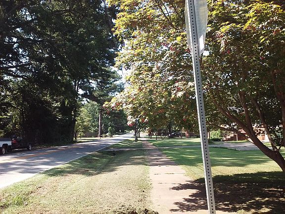4th image of 201 E Elm St