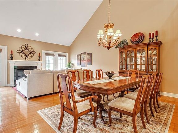 4th image of 4409 S Meadow Dr
