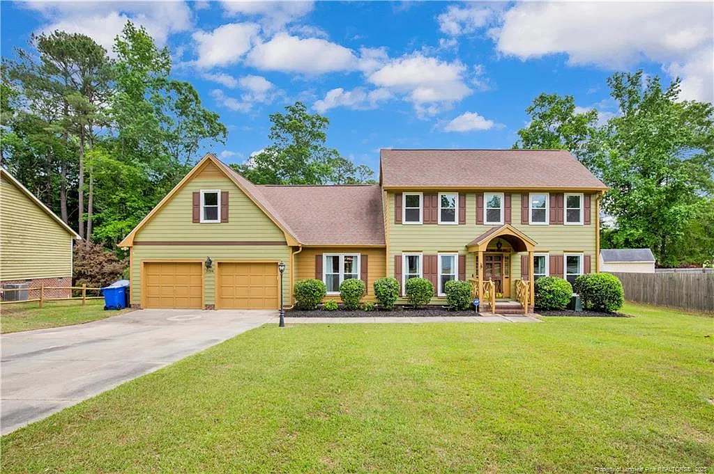 4 bed, 5.0 bath, $2,300 — Photo 1