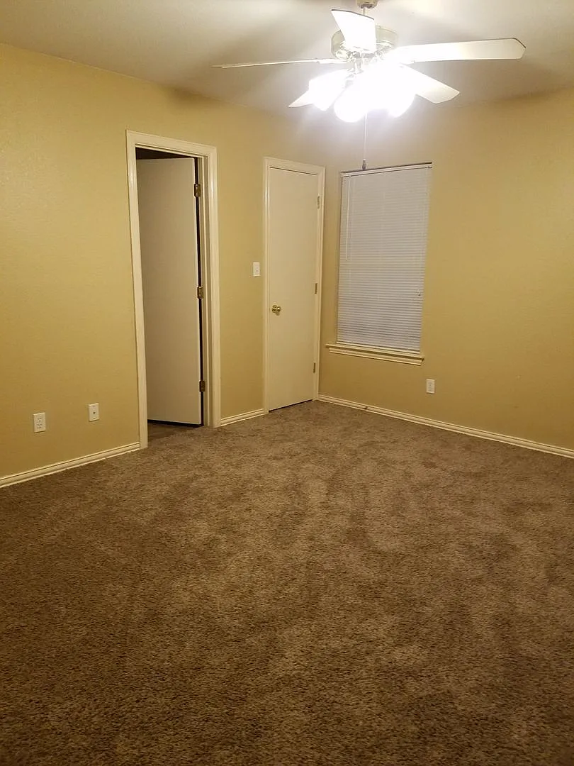 3 Bedroom 2 Bath Home (No Pets) — Photo 4