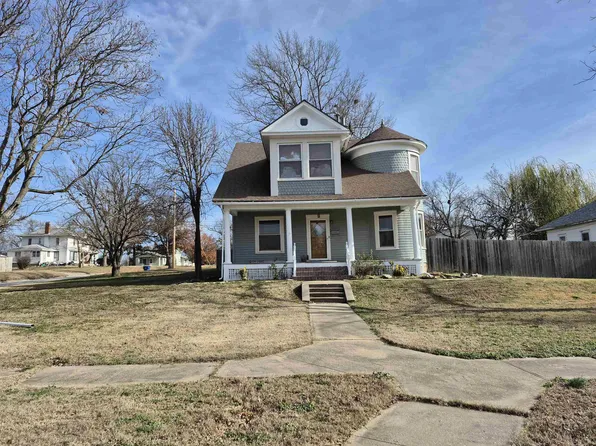 320 N School St, Eureka, KS 67045