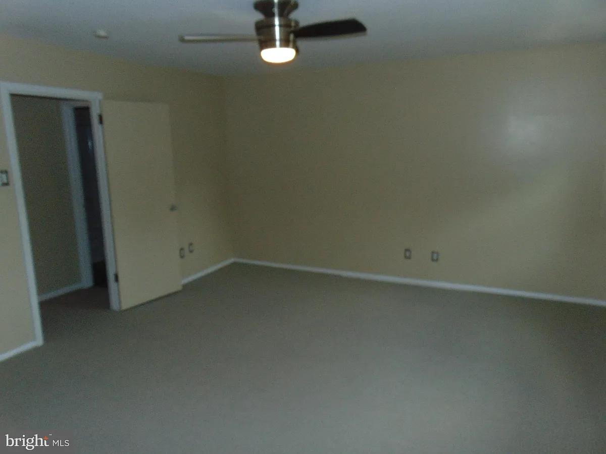 Building Photo - 1155 York Rd #G3