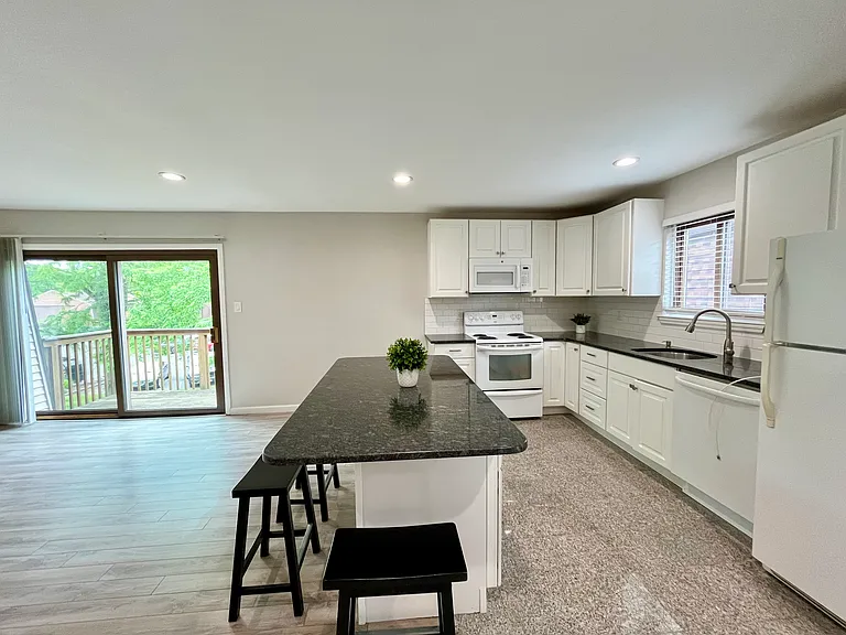 702 Meadow Woods Ln — Photo 16