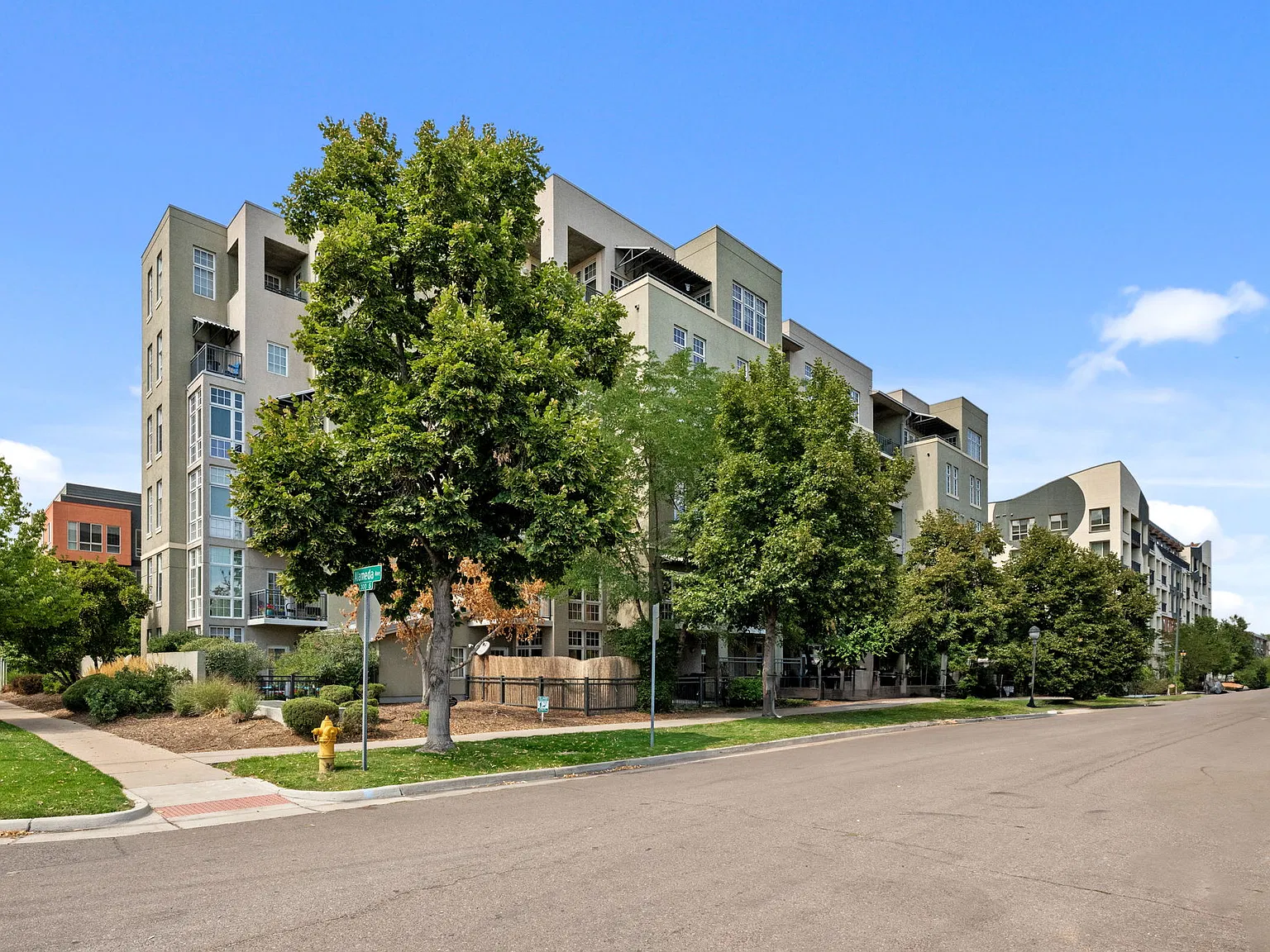1 bed, 966 sqft, $2,399 — Photo 3