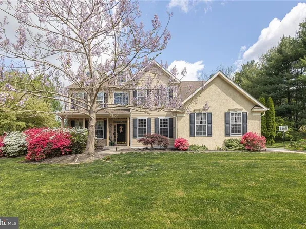 211 Falcon Dr, Kennett Square, PA 19348