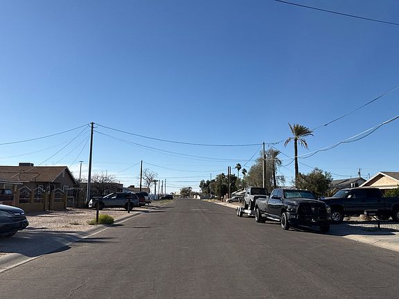 4th image of 209 E 3rd Ave