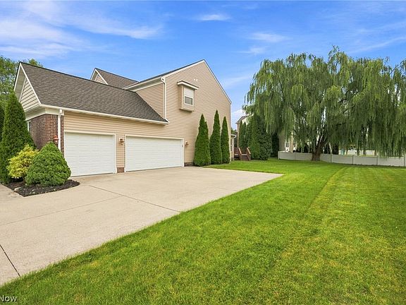 2nd image of 465 Wilmington Dr