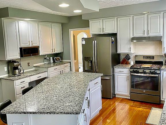 4th image of 4339 Oakmont Dr